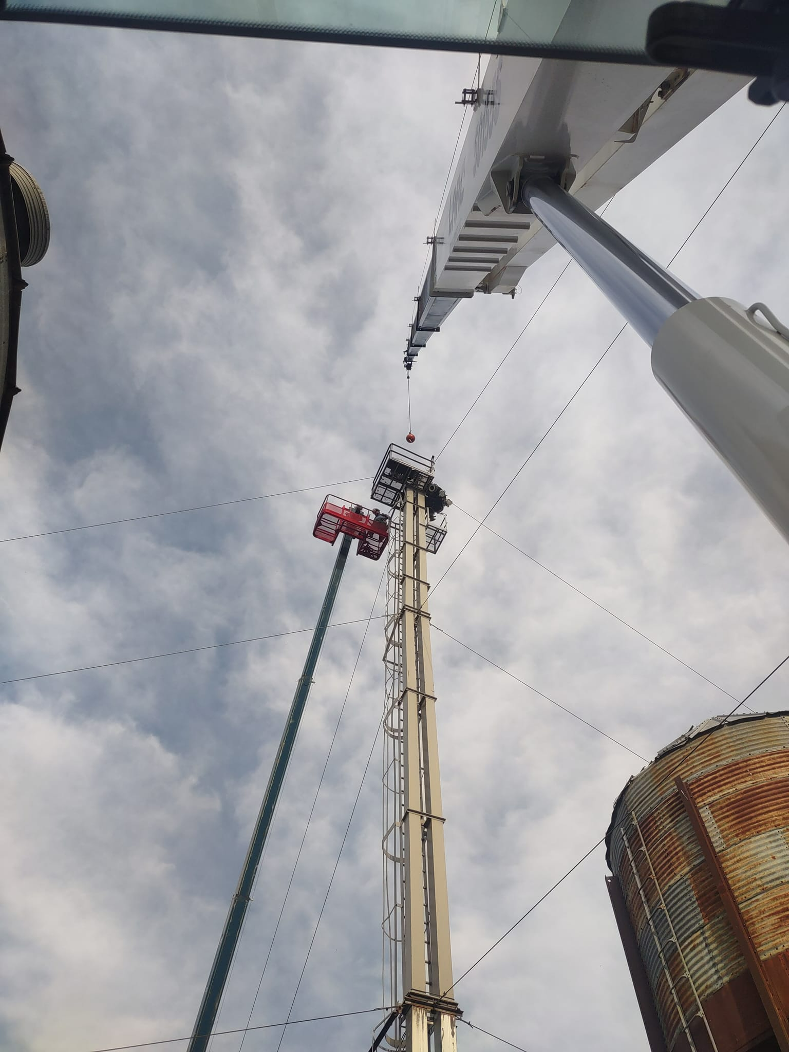 Commercial crane services