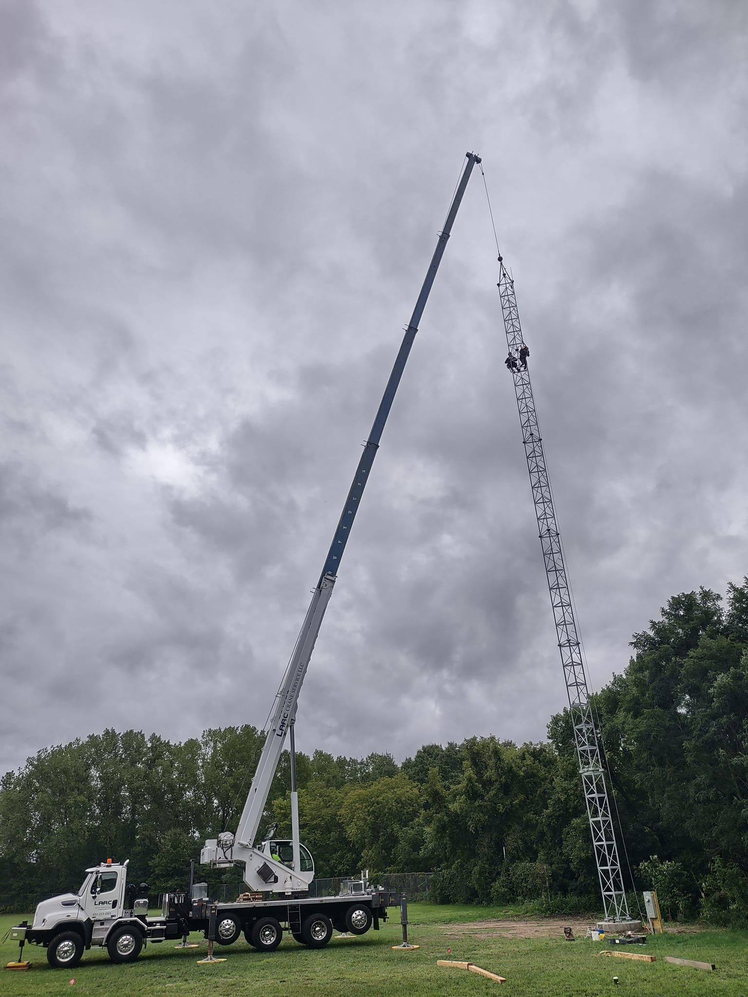 Commercial crane services