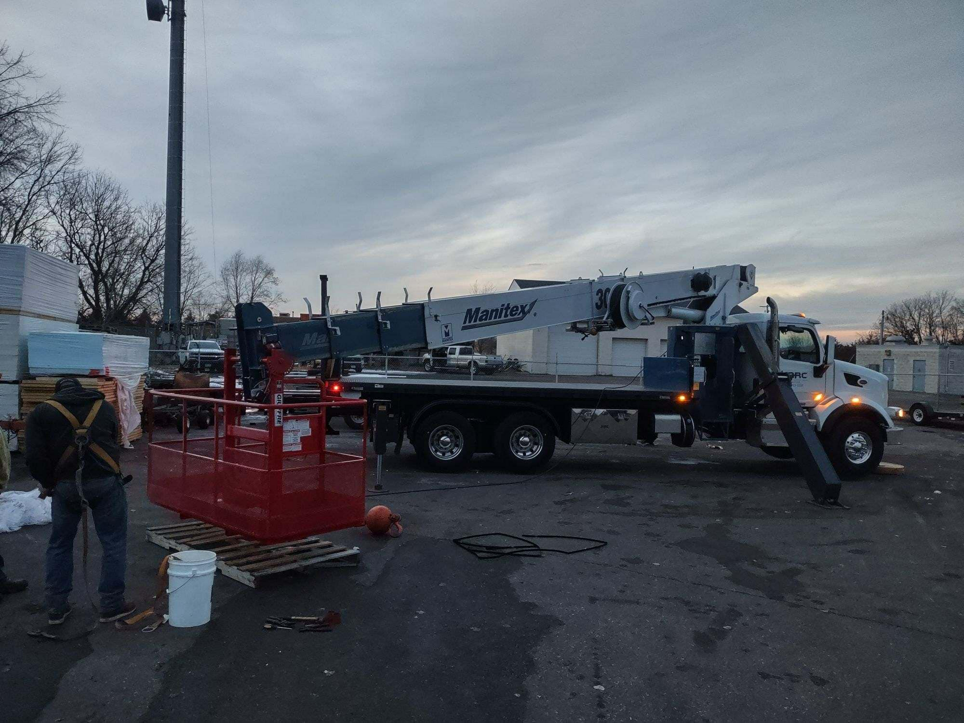 Commercial crane services