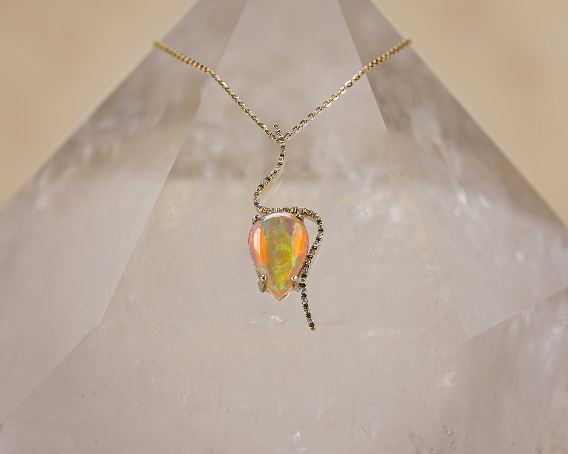 Necklace with a beatiful pendant design