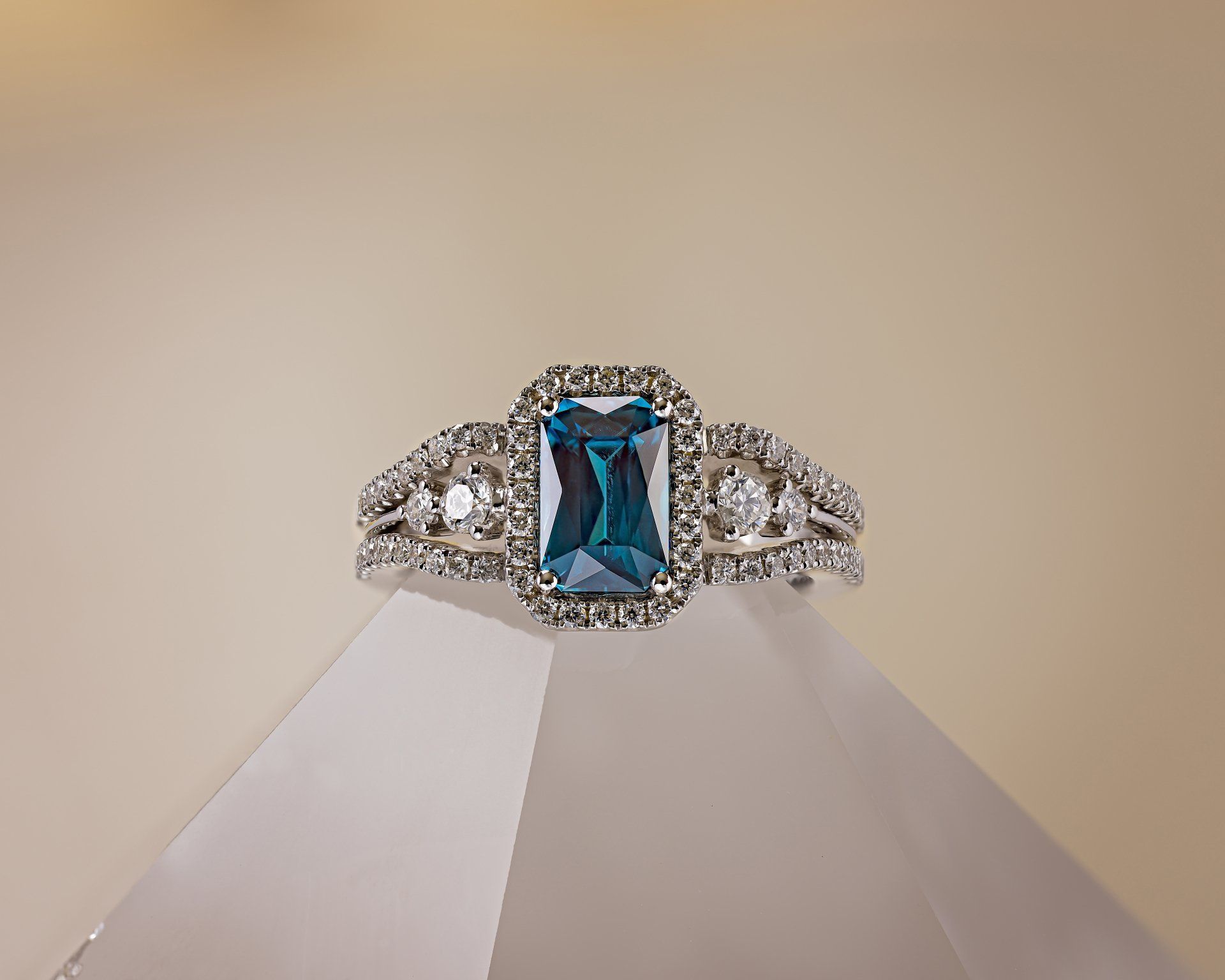 Elegant ring design