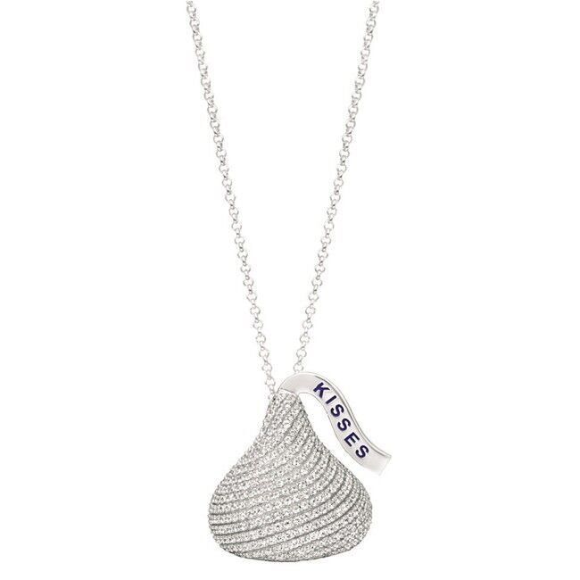 Beautiful kisses necklace