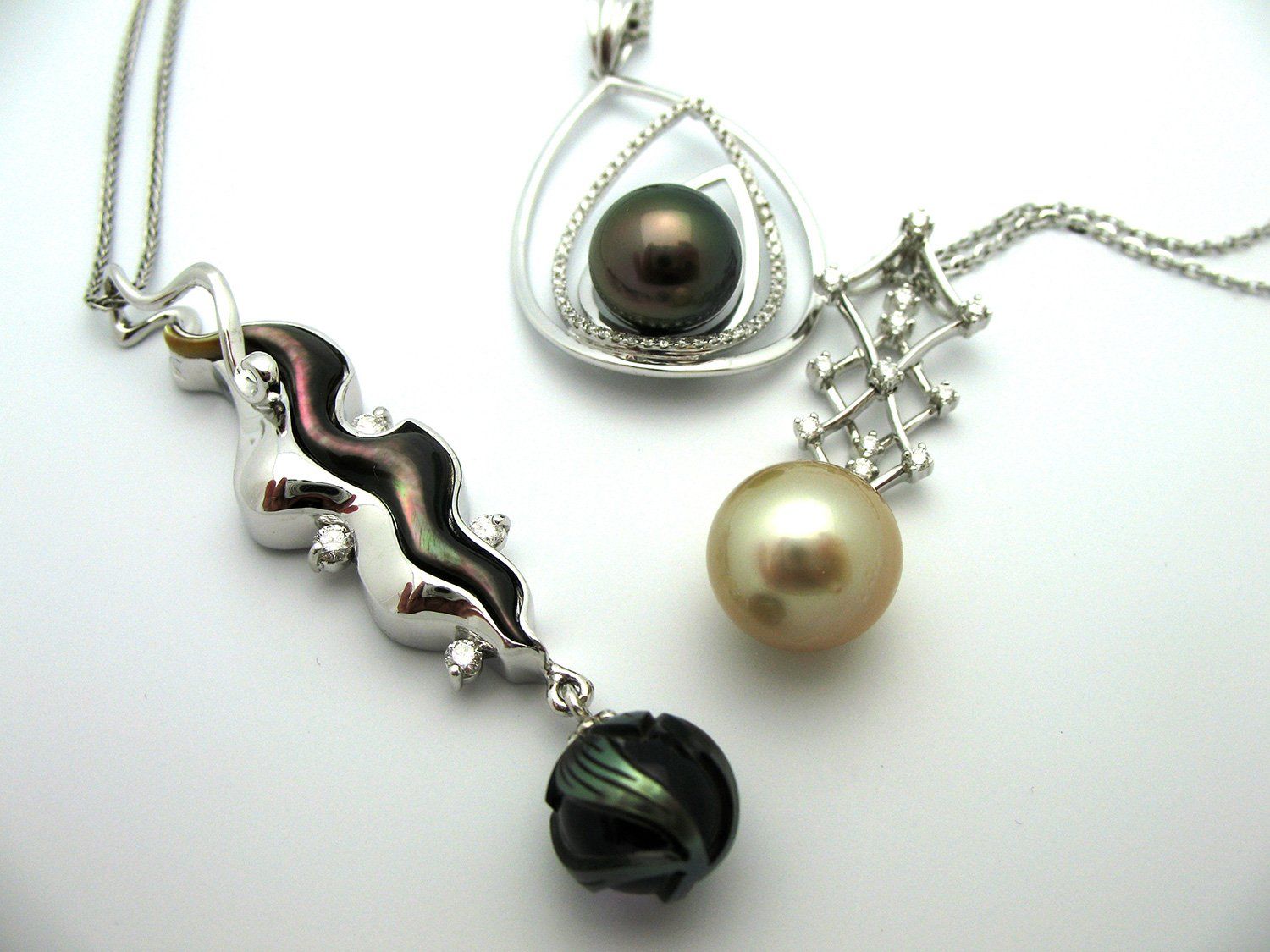 Beautiful jewelries with different designs of pearls
