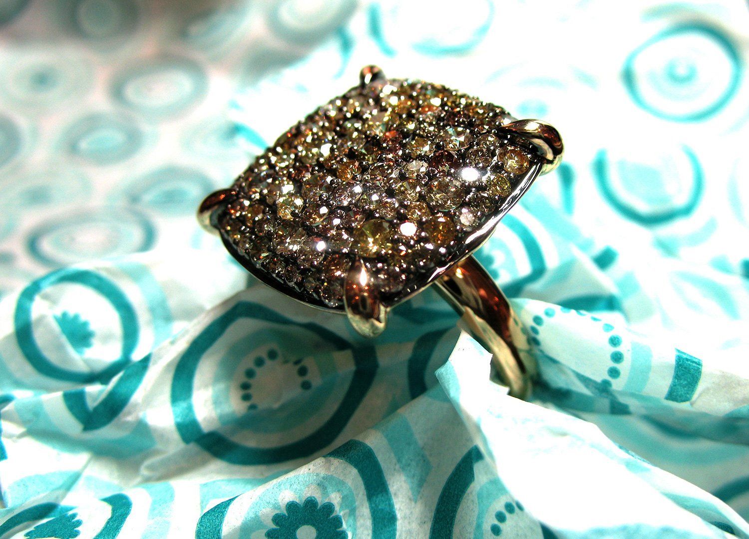 Beautiful ring with different stones on it