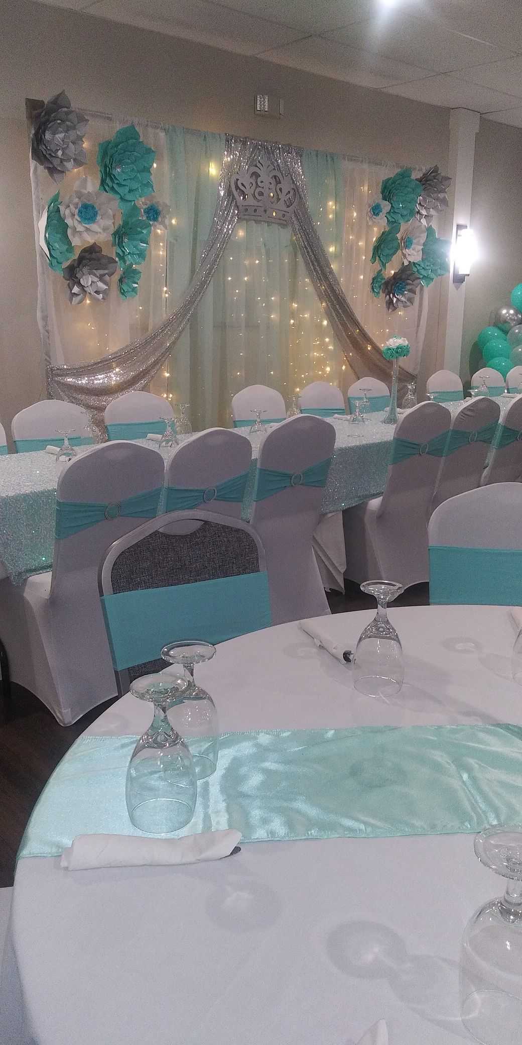 A room filled with tables and chairs decorated for a party.