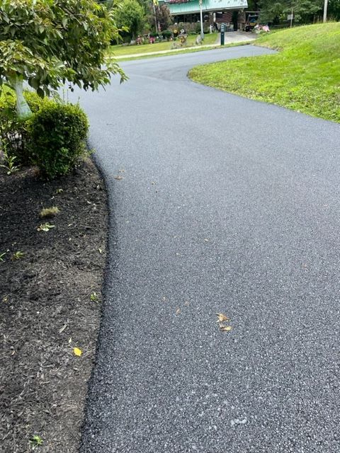A black road with a curve in the middle of it