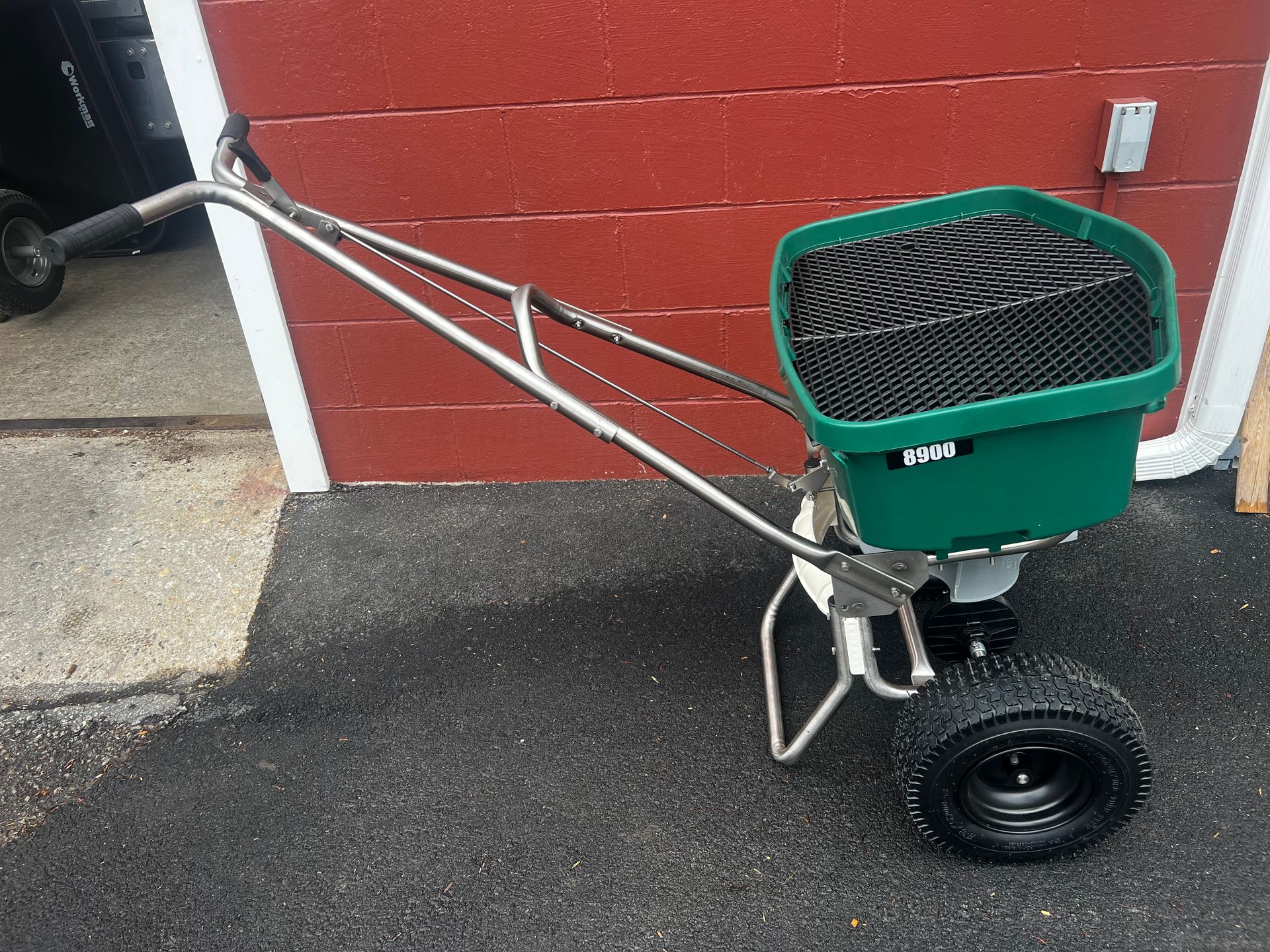 A green spreader with the word ma on it