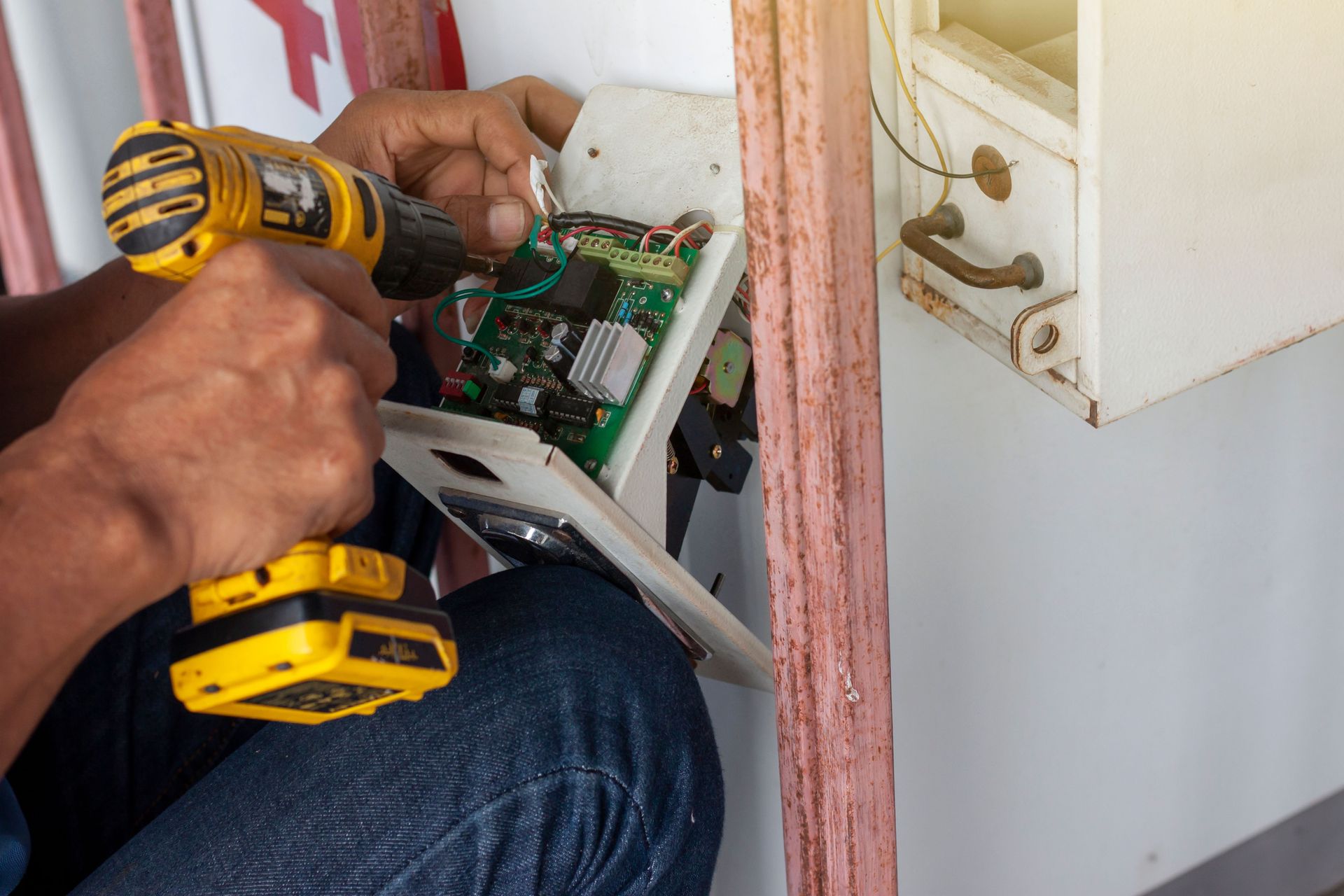 commercial electrician