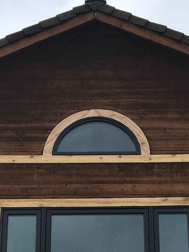 A house with an arched window on the side of it