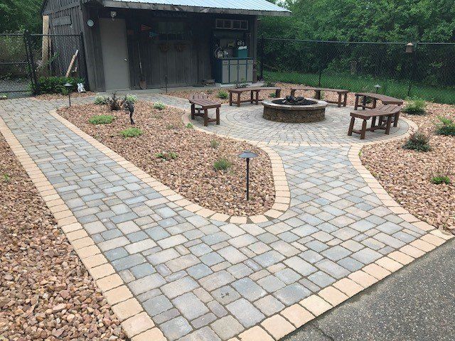 there is a fire pit in the middle of the patio .
