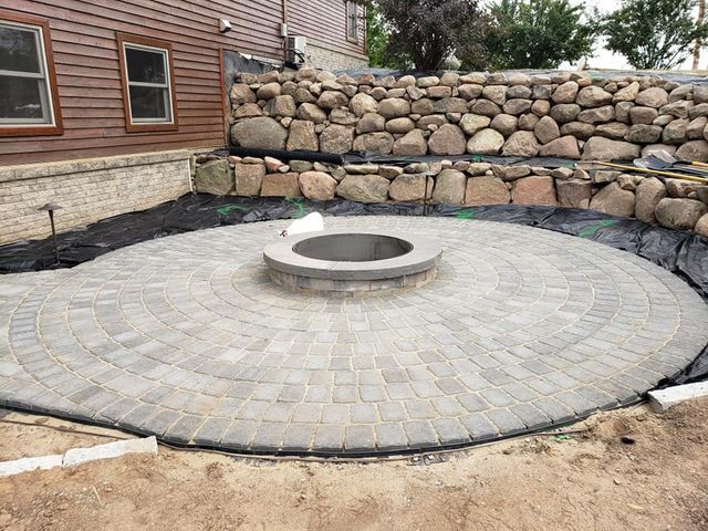 there is a fire pit in the middle of the patio .