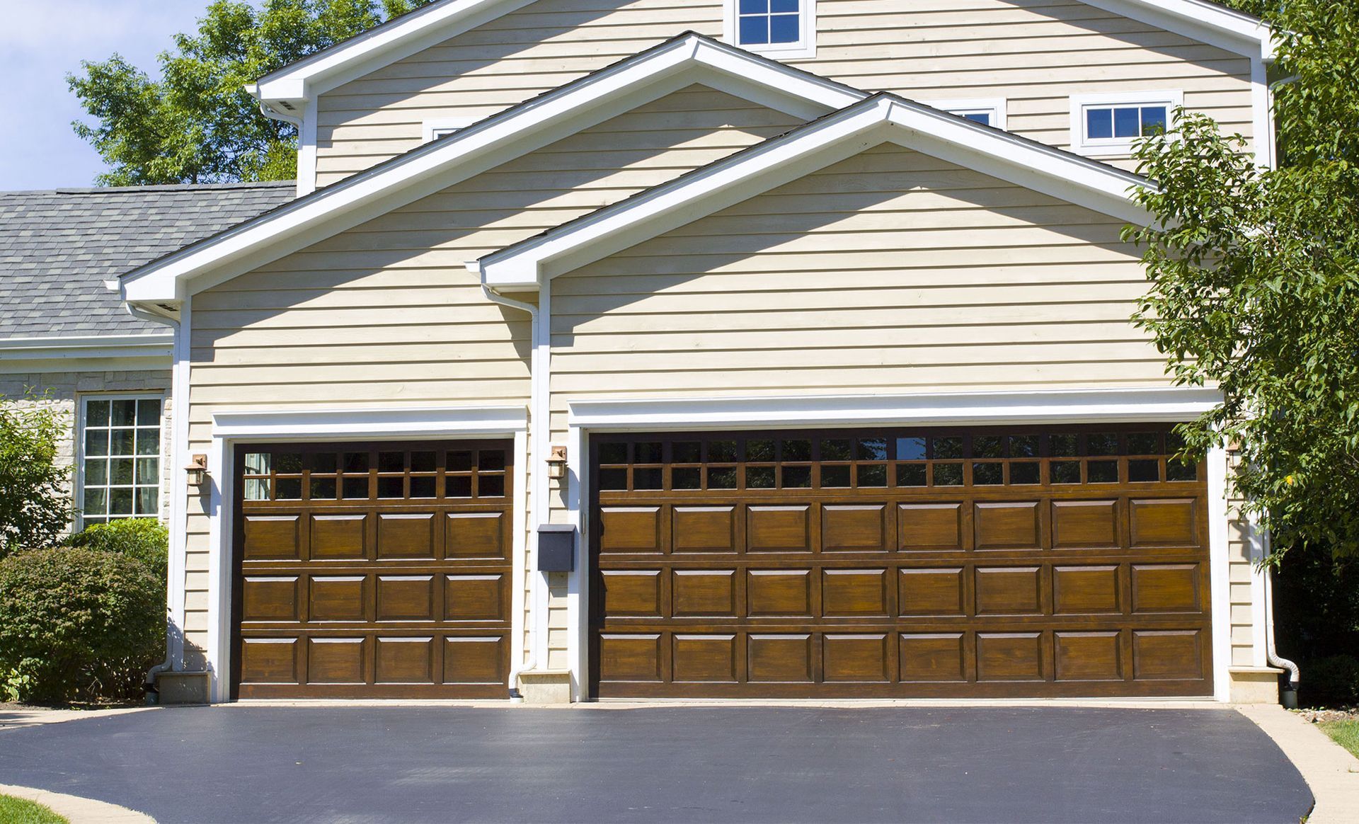 Garage Doors By Roy North