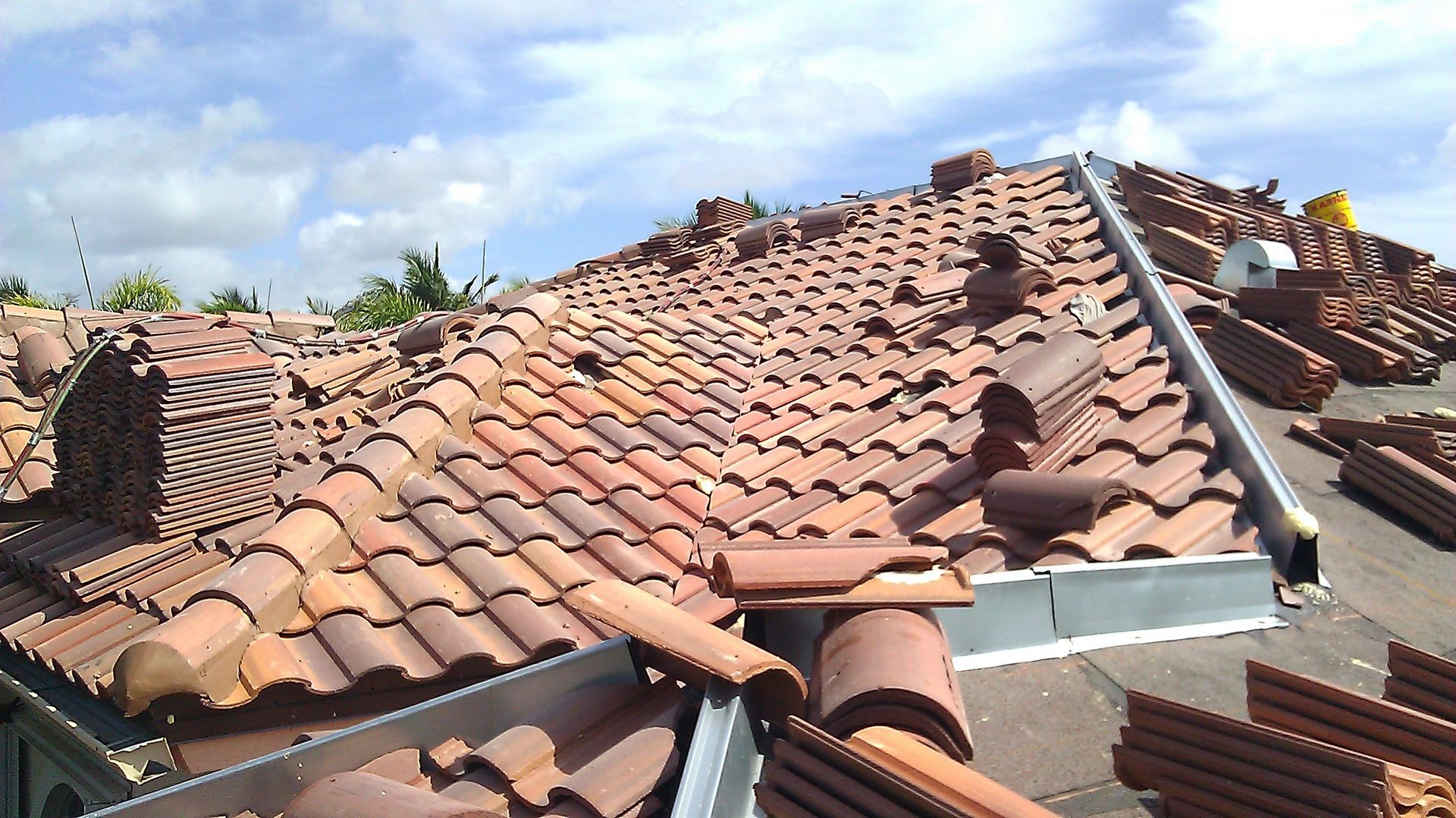 A roof that has a lot of tiles on it