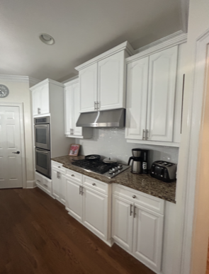 white kitchen cabinets 