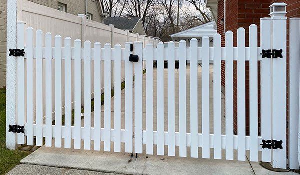 B & B Fence Photo Gallery | Clinton Township, MI