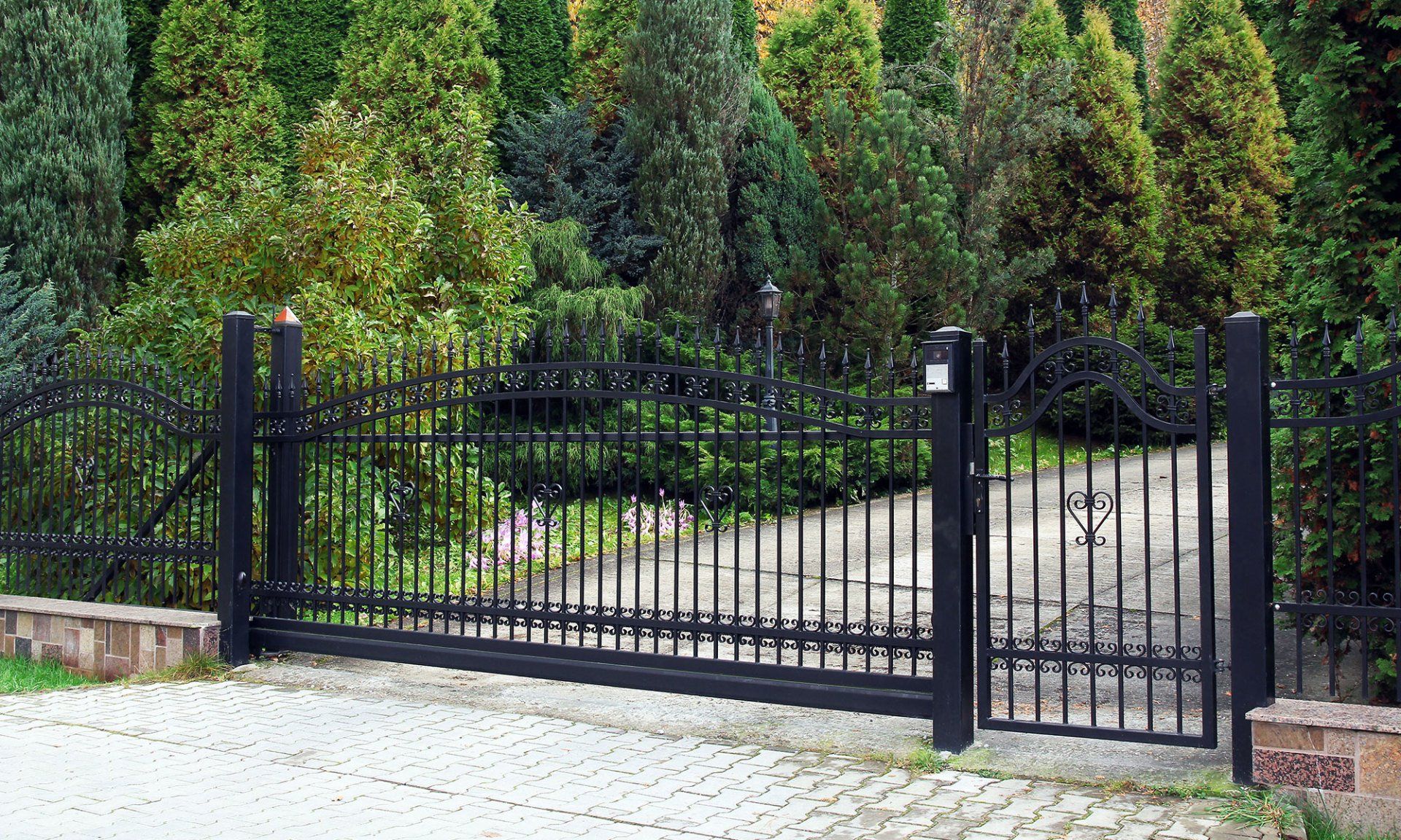 B & B Fence | Fencing Contractor | Clinton Township, MI