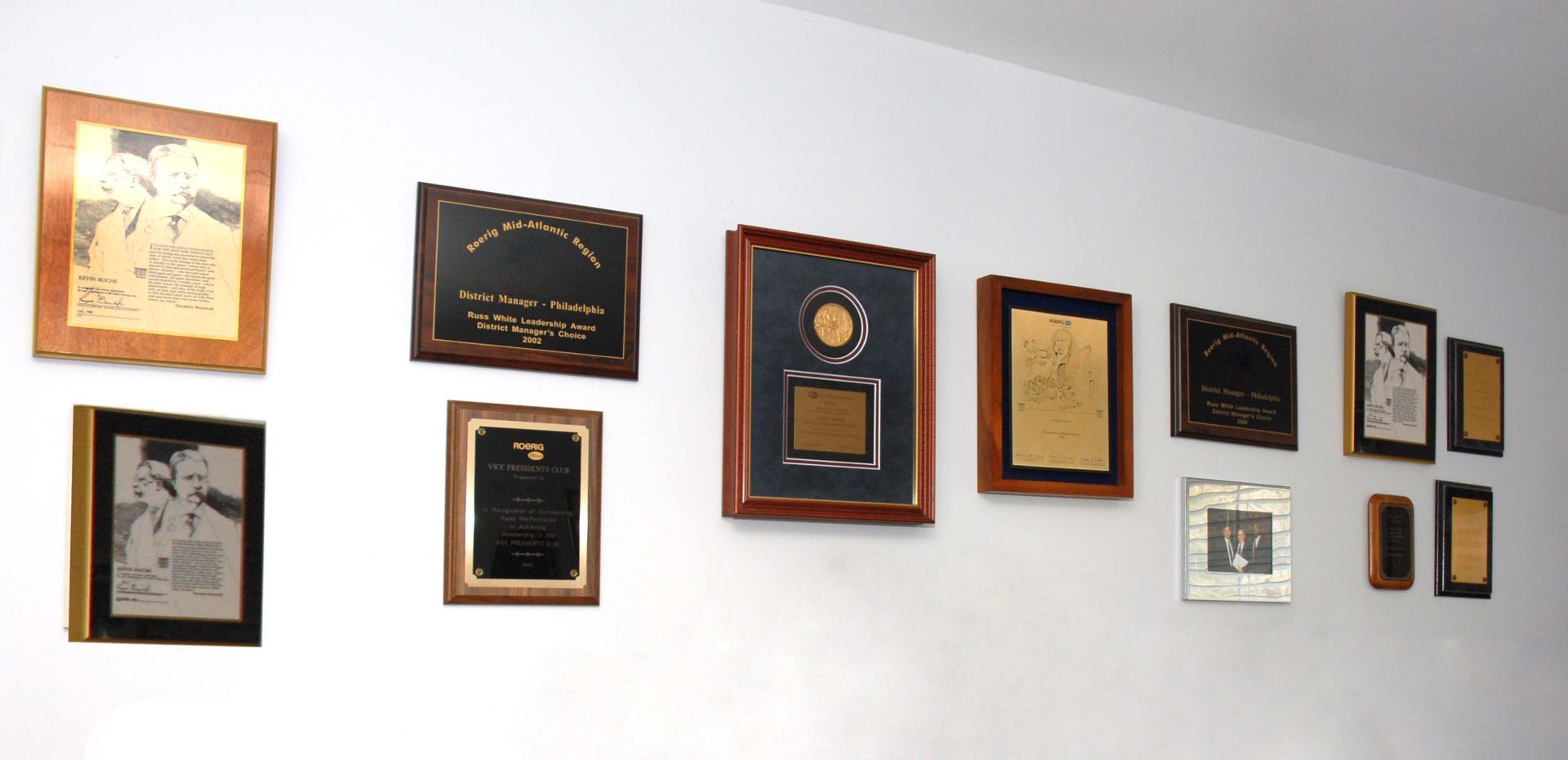 plaque engraving