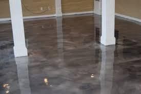 Shiny, metallic-looking floor in a room with white columns. The floor reflects the room's elements.