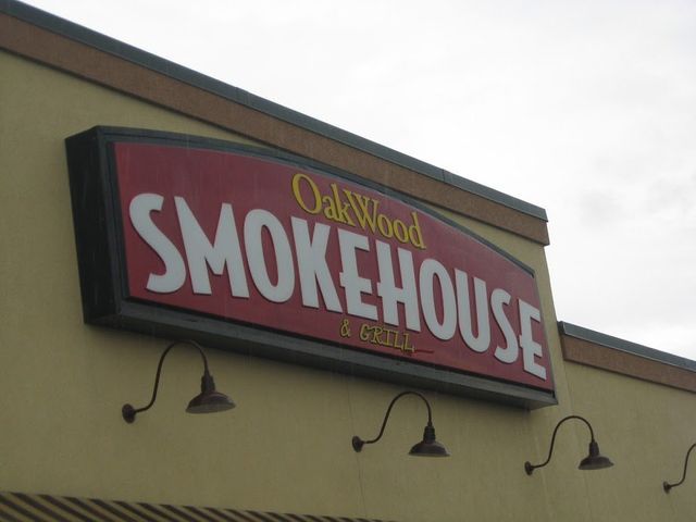 OakWood Smokehouse & Grill