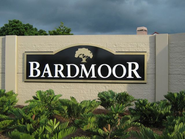 A sign that says bardmoor on it