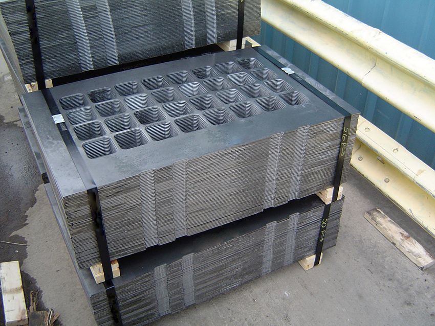 A stack of metal sheets sitting on top of each other on a pallet.