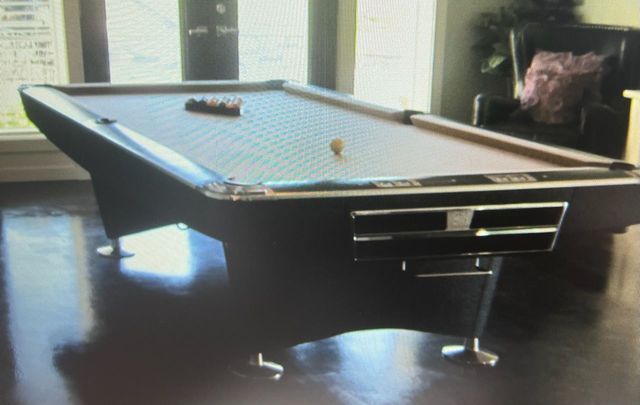 Gold Crown Coin 7' Pool Table