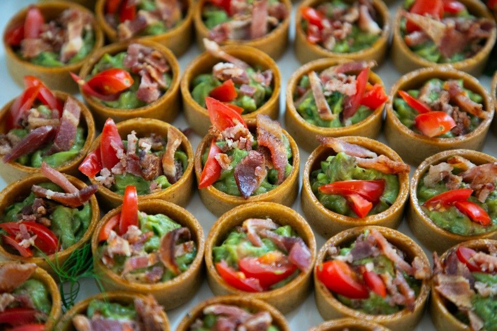 A bunch of small bowls filled with vegetables and meat on a table.