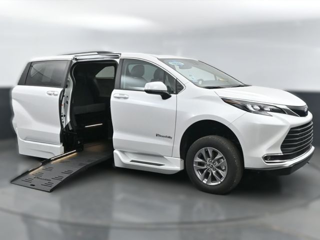 2024 Toyota Sienna White