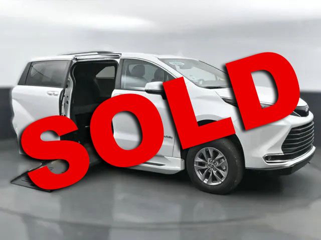 2024 Toyota Sienna White