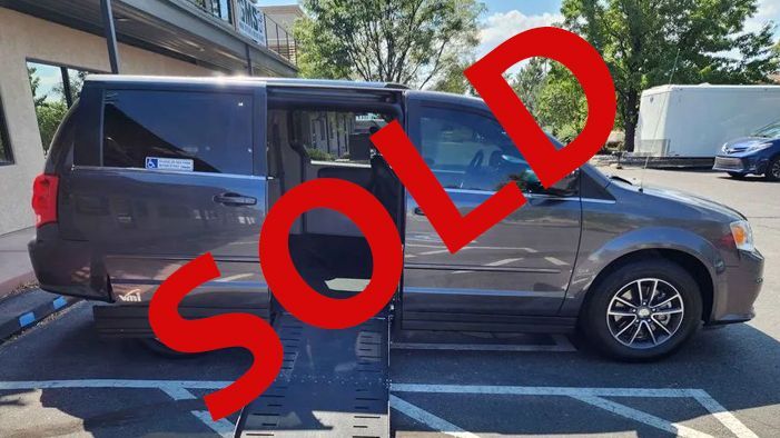 2017 Dodge Caravan Passenger SXT Minivan 4D