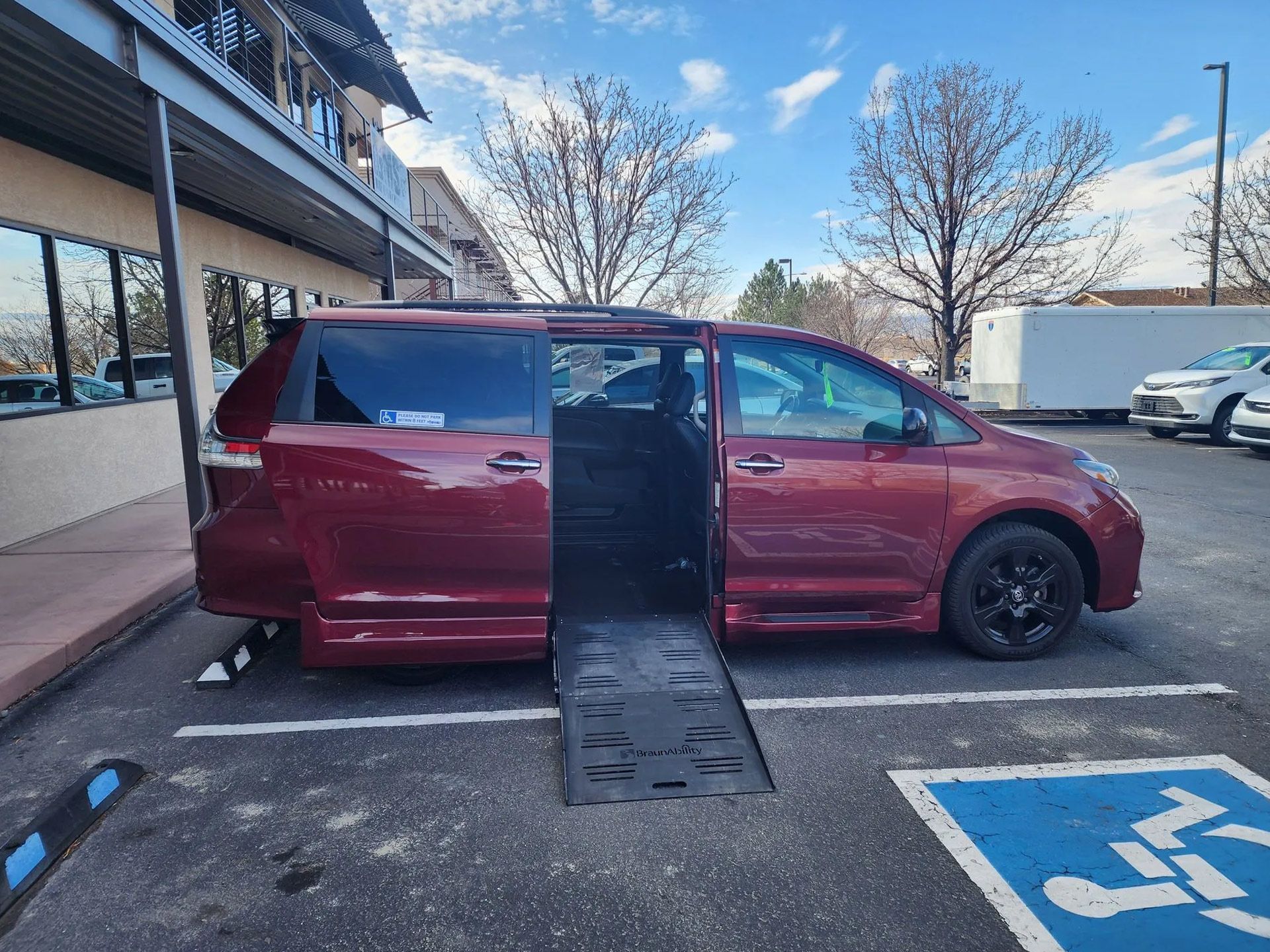2020 Toyota Sienna SE