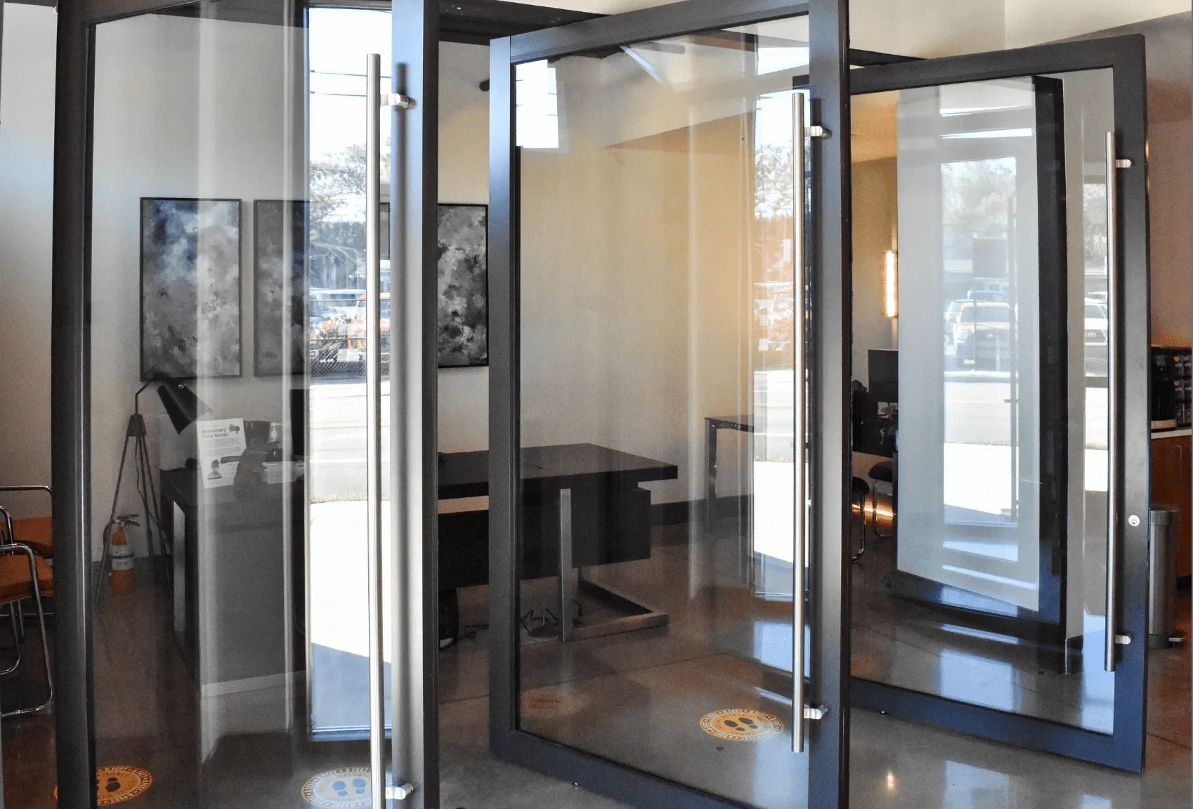 Office with pivoting glass doors