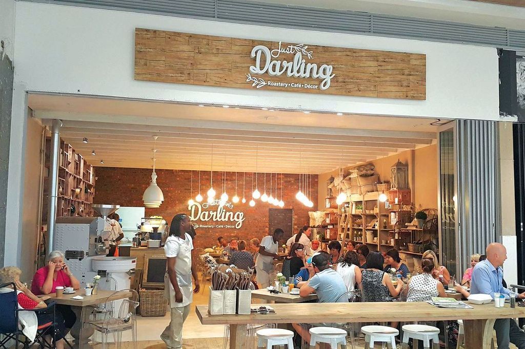 Restaurant with stacking divider wall