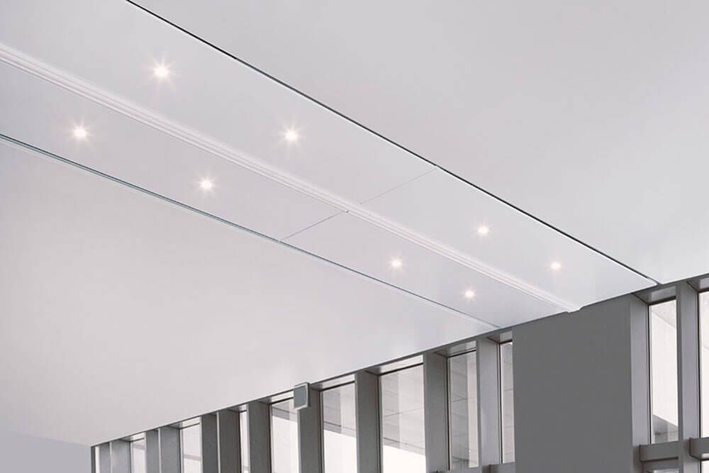 The ceiling with lighting fixtures