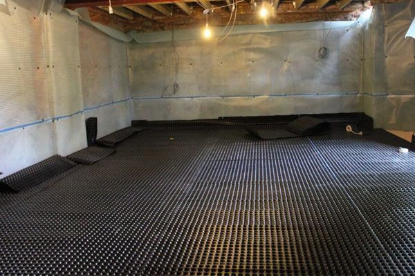 A large empty room with a grid pattern on the floor.