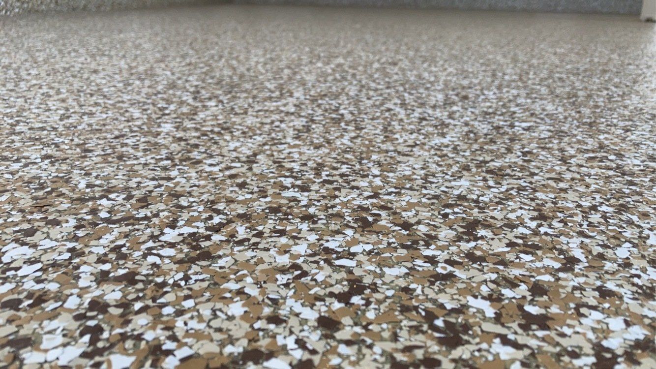 Brown, tan, and white speckled epoxy floor.