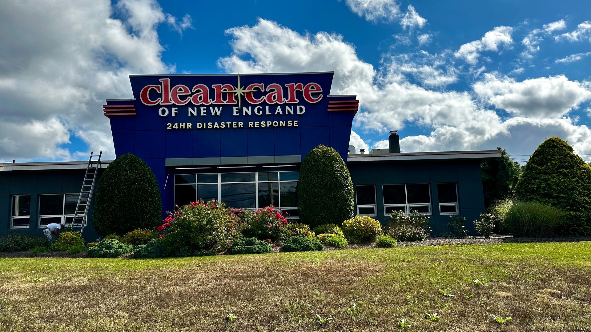 A blue building with a sign that says healthcare of new england