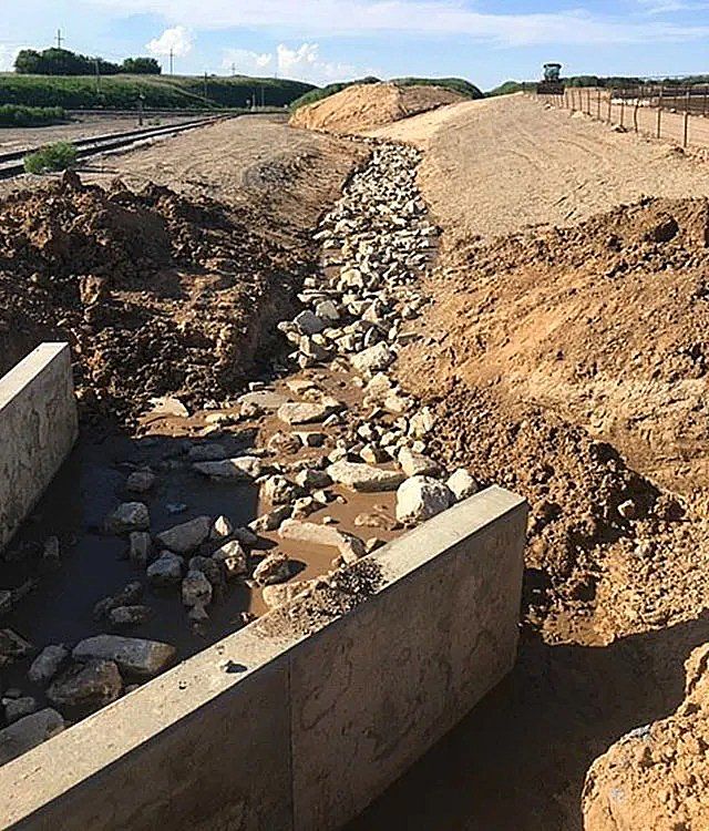 Pipe laying excavation