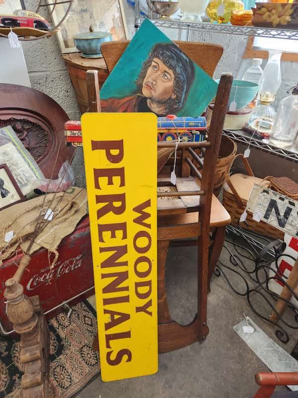 Antique Signs and Décor