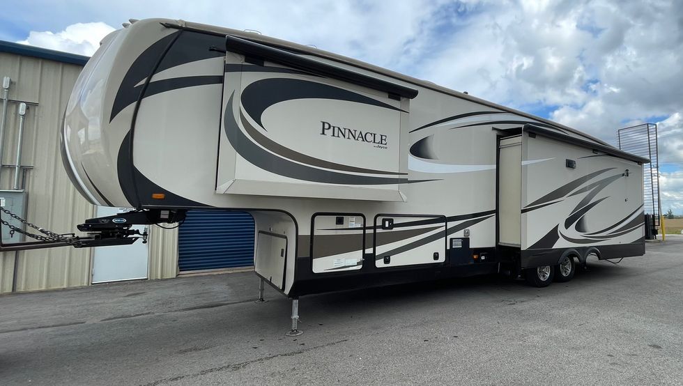 Pinnacle RV