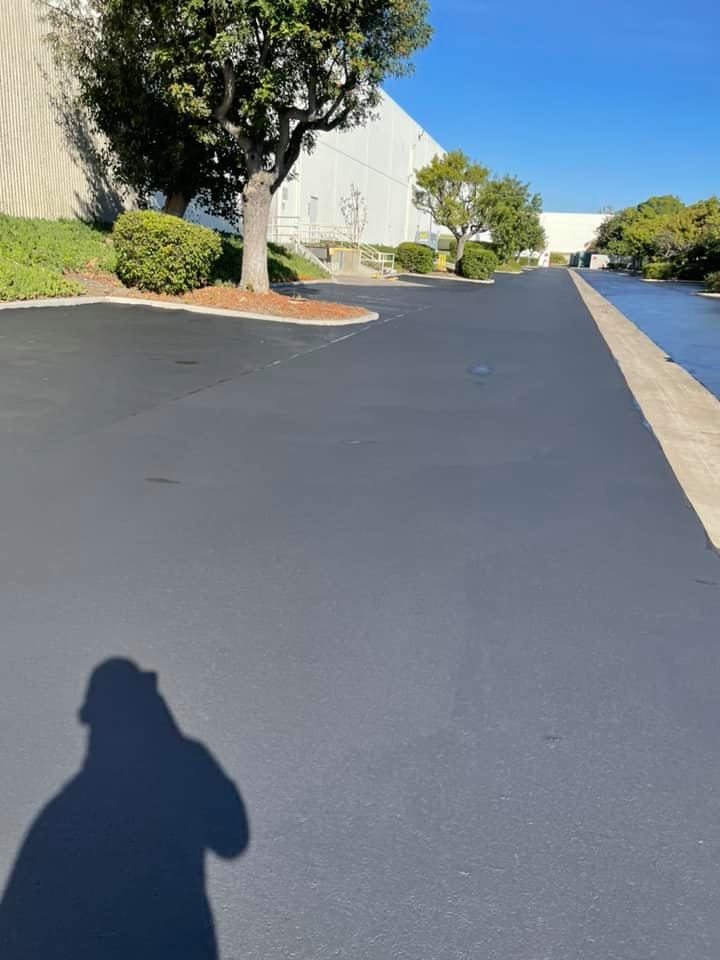 Asphalt and sealcoating services