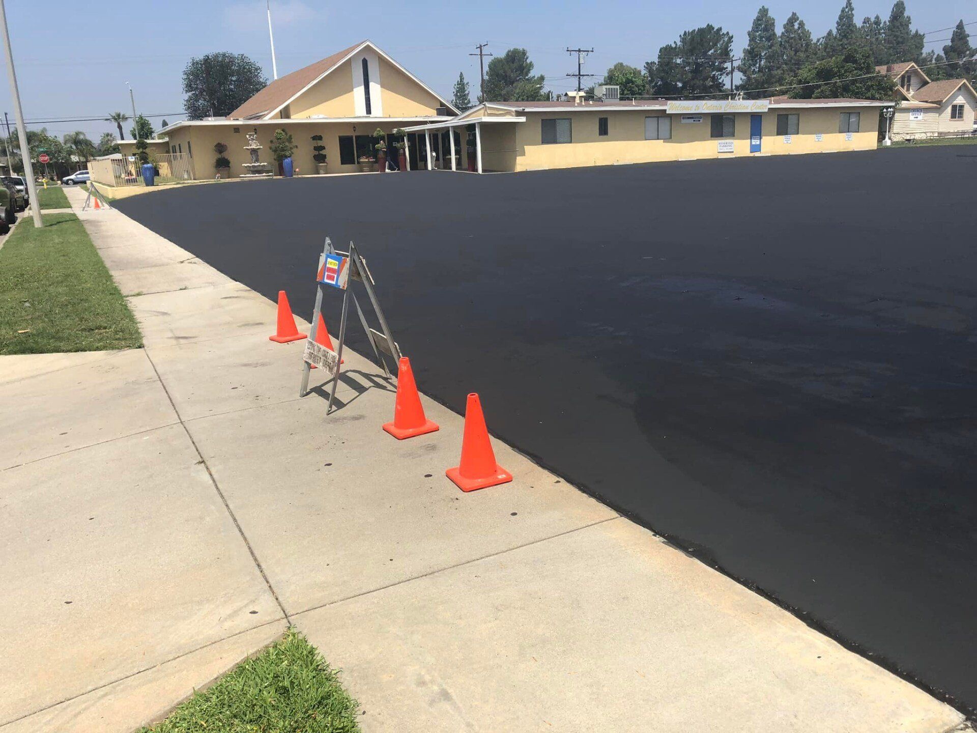 Asphalt paving