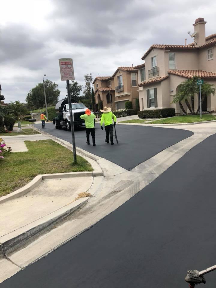 Asphalt and sealcoating services