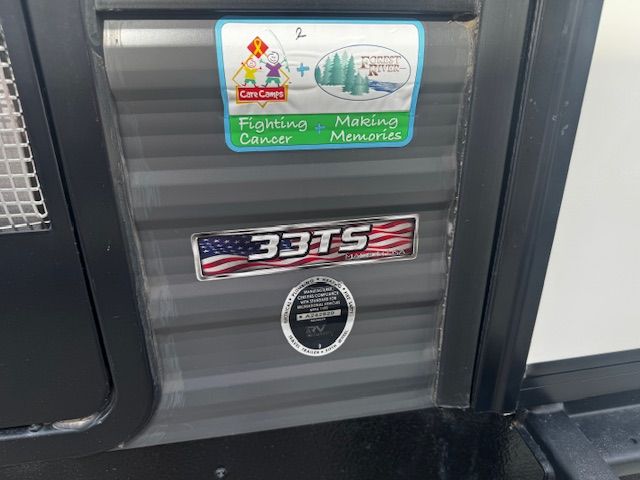 A close up of a sticker on the side of a trailer.