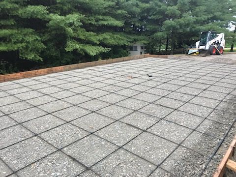 laying concrete driveway