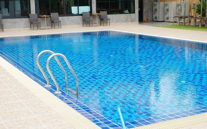 Commercial pool leak detection service