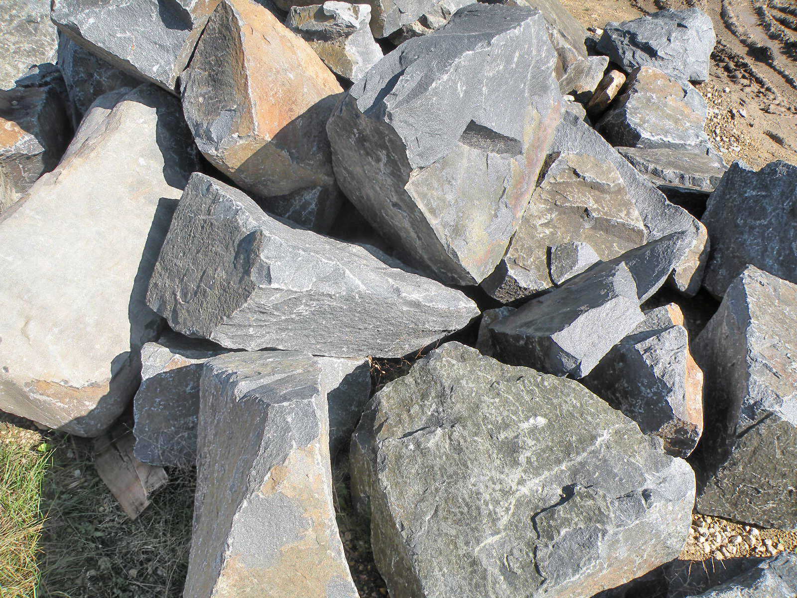 Blue Mountain Boulders