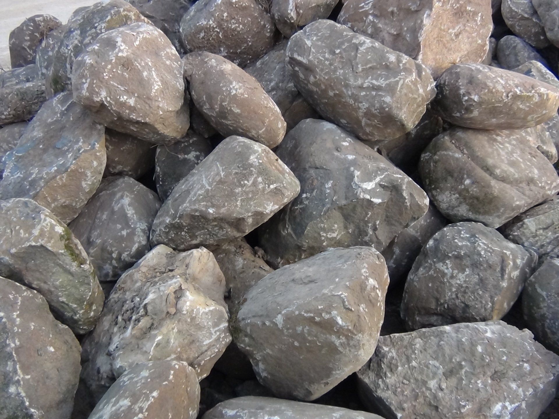 Standard Fieldstone Boulders