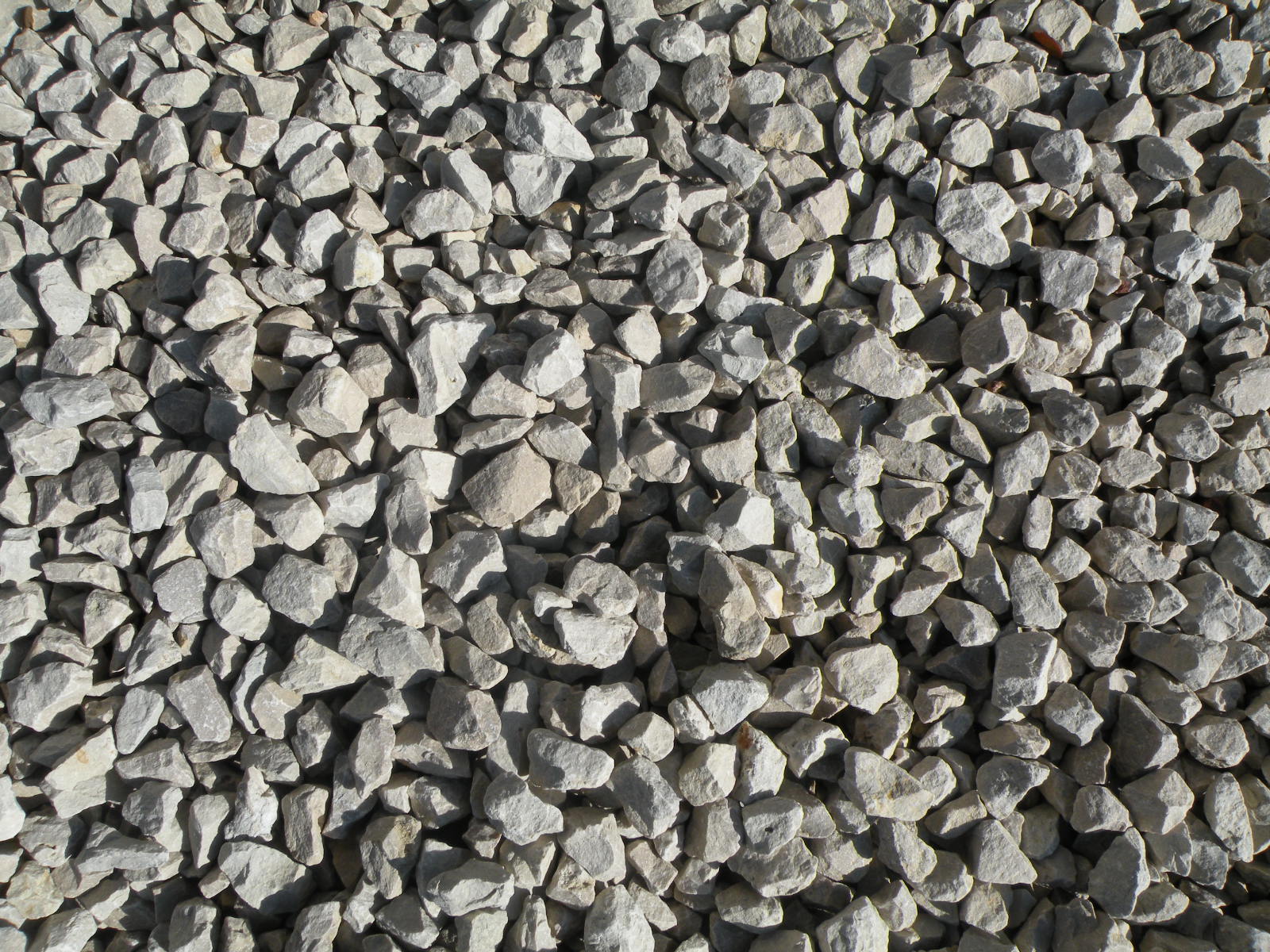 3/4″ White Limestone Chips