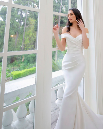 enzoani, modern, cut outs, crepe, satin, fitted, sexy wedding gown